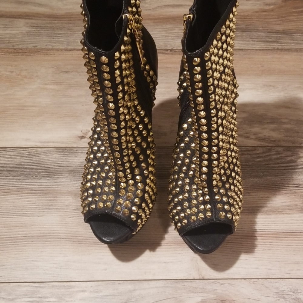 Rock and Republic- Gabriel peep toe studded bootie